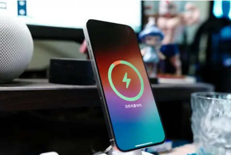 许昌苹果15换屏服务分享用什么充电器给iPhone15充电更好 